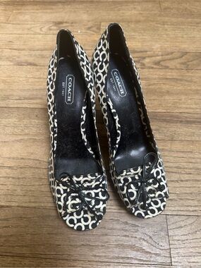 Never Used Coach Black & Cream Signature Logo Peep-Toe Heels. Women’s 6.5